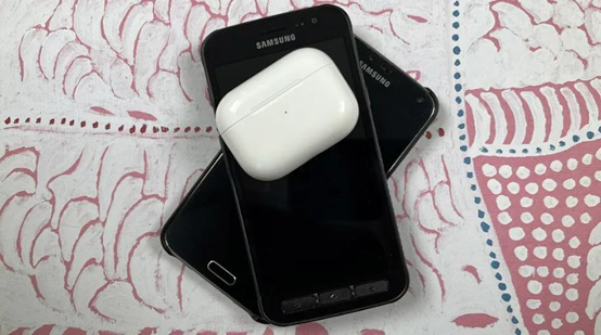 هل تعمل أجهزة AirPods مع هواتف Samsung؟ إليك ما تحتاج إلى معرفته